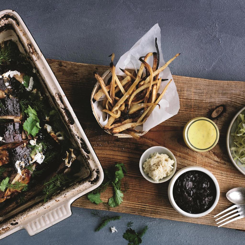 Oksetværreb med kirsebærvin og lakridsrod