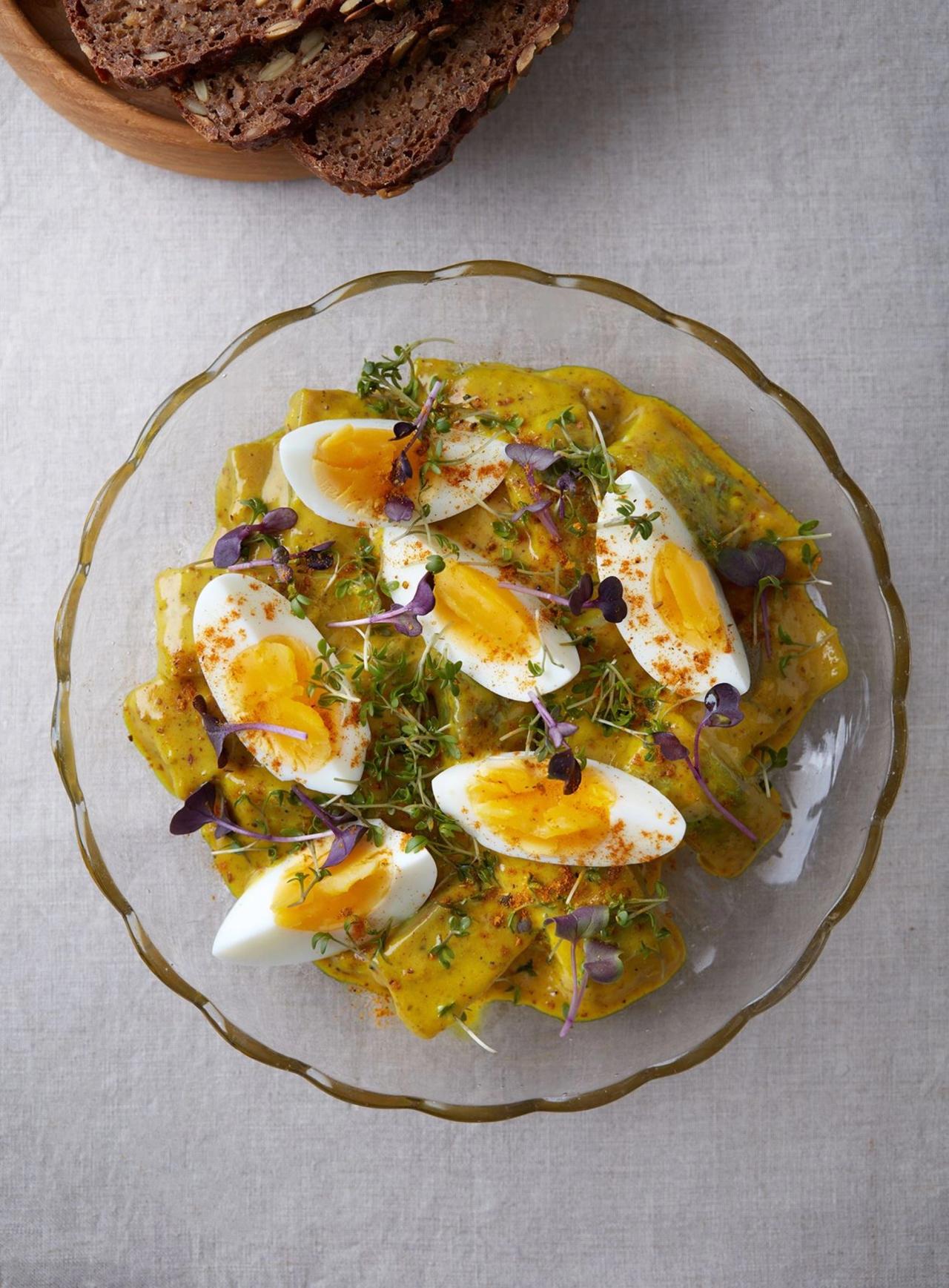 Karrysild med æble og æg