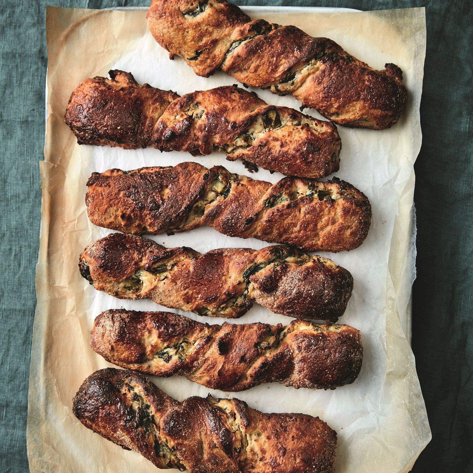 Glutenfri brødstænger med flødeost og grønt