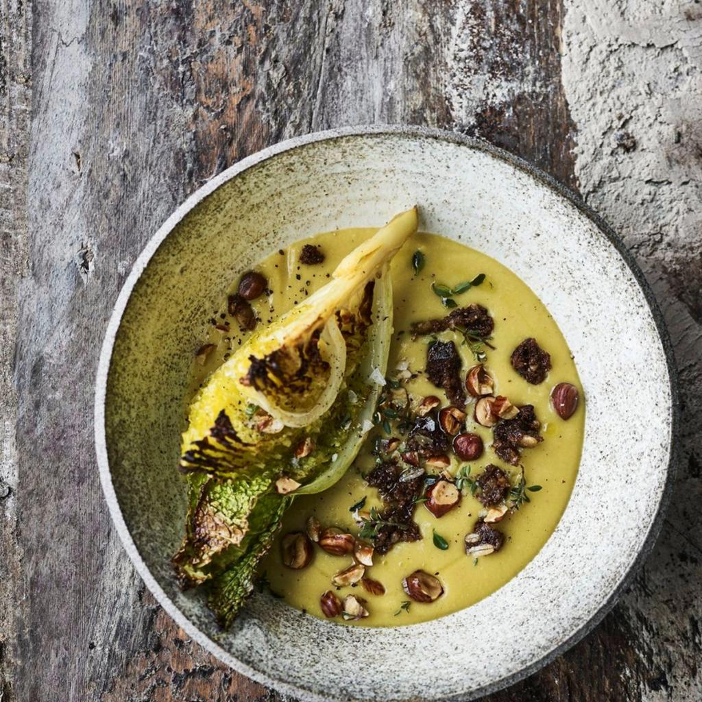 Gule ærter med bagt savojkål og rugcroutoner