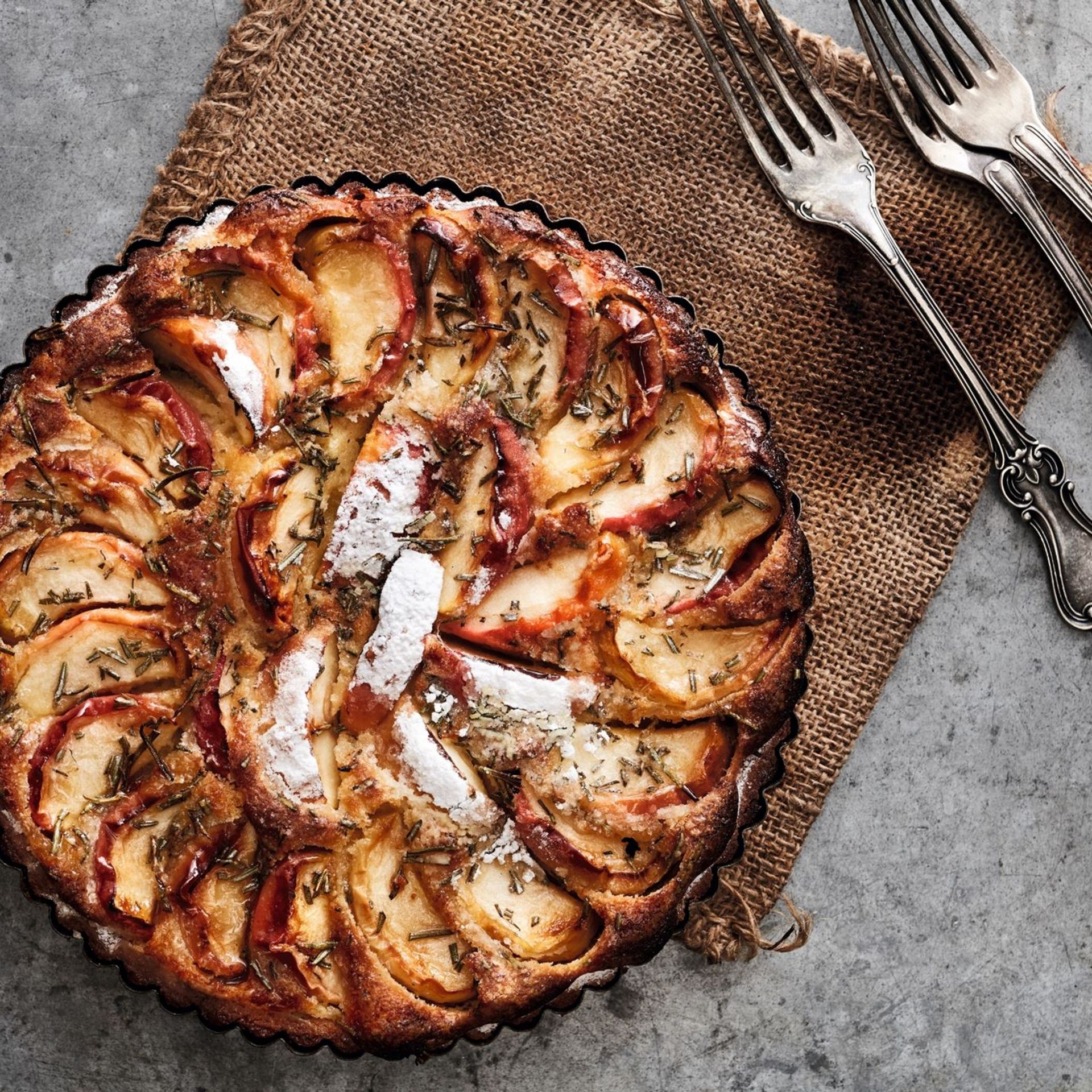 Glutenfri æbletærte med rosmarin