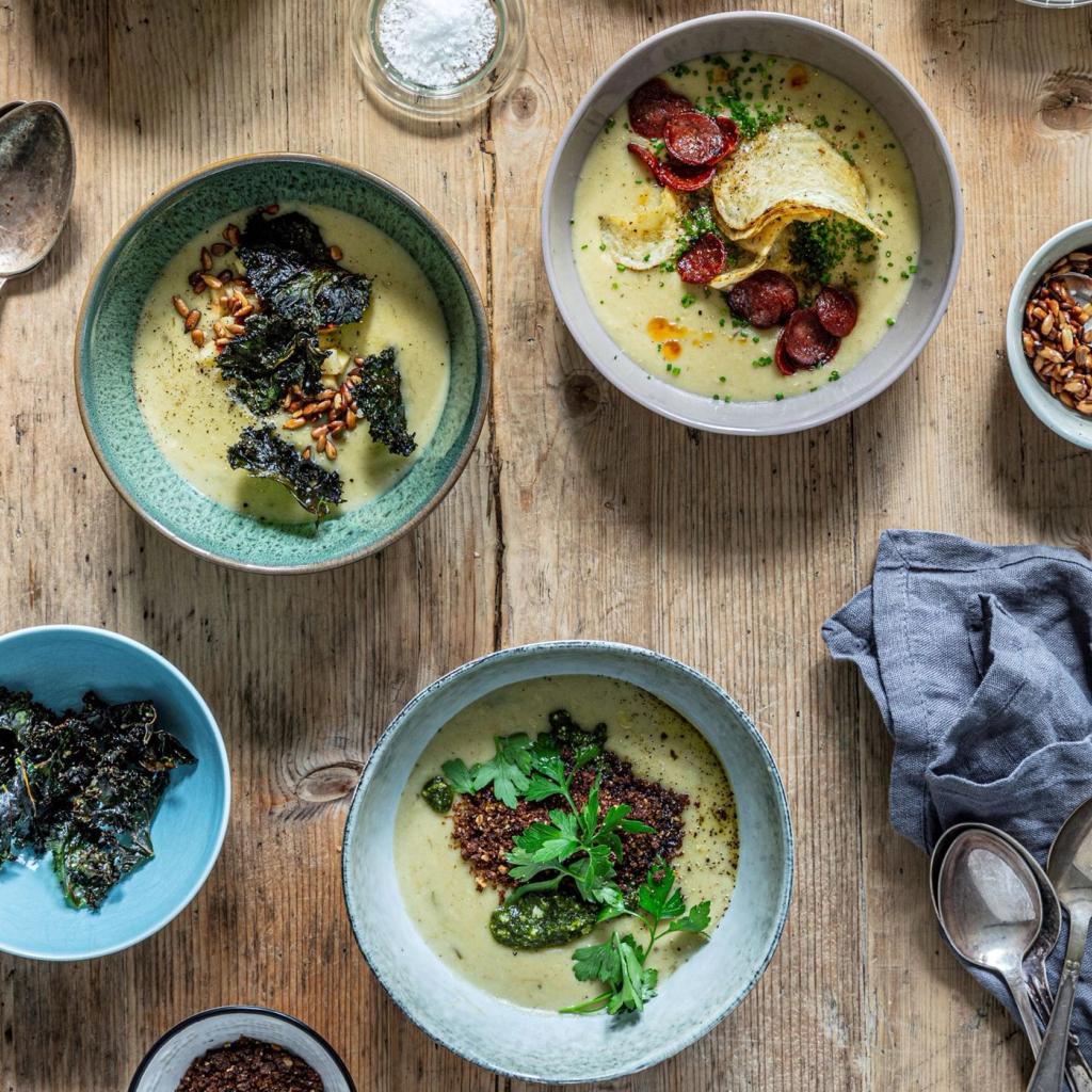 Kartoffel- og porresuppe med 3 toppings