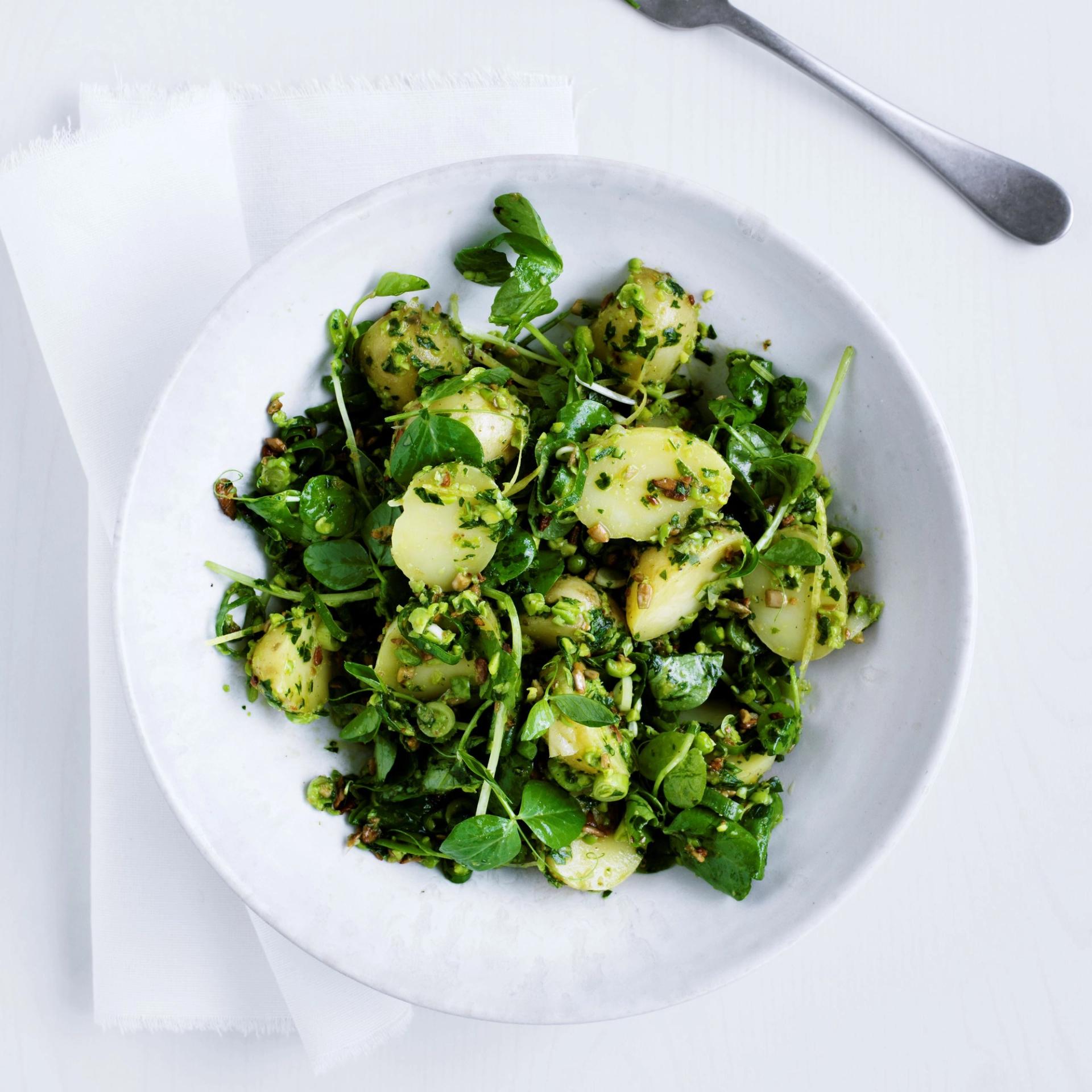 Små kartofler med løvstikke og vesterhavsost