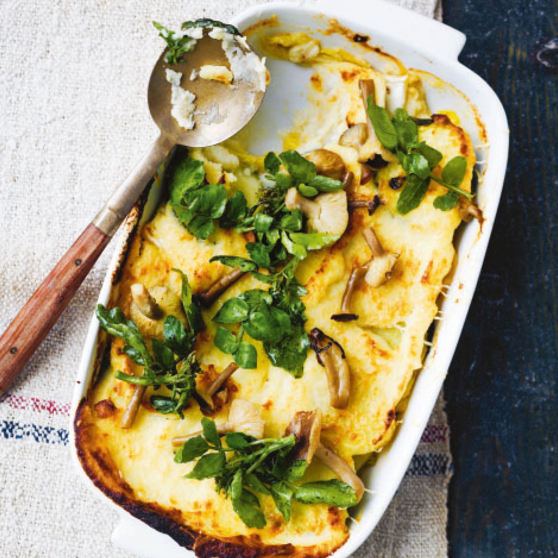 Grøntsagsfad med ristede kantareller