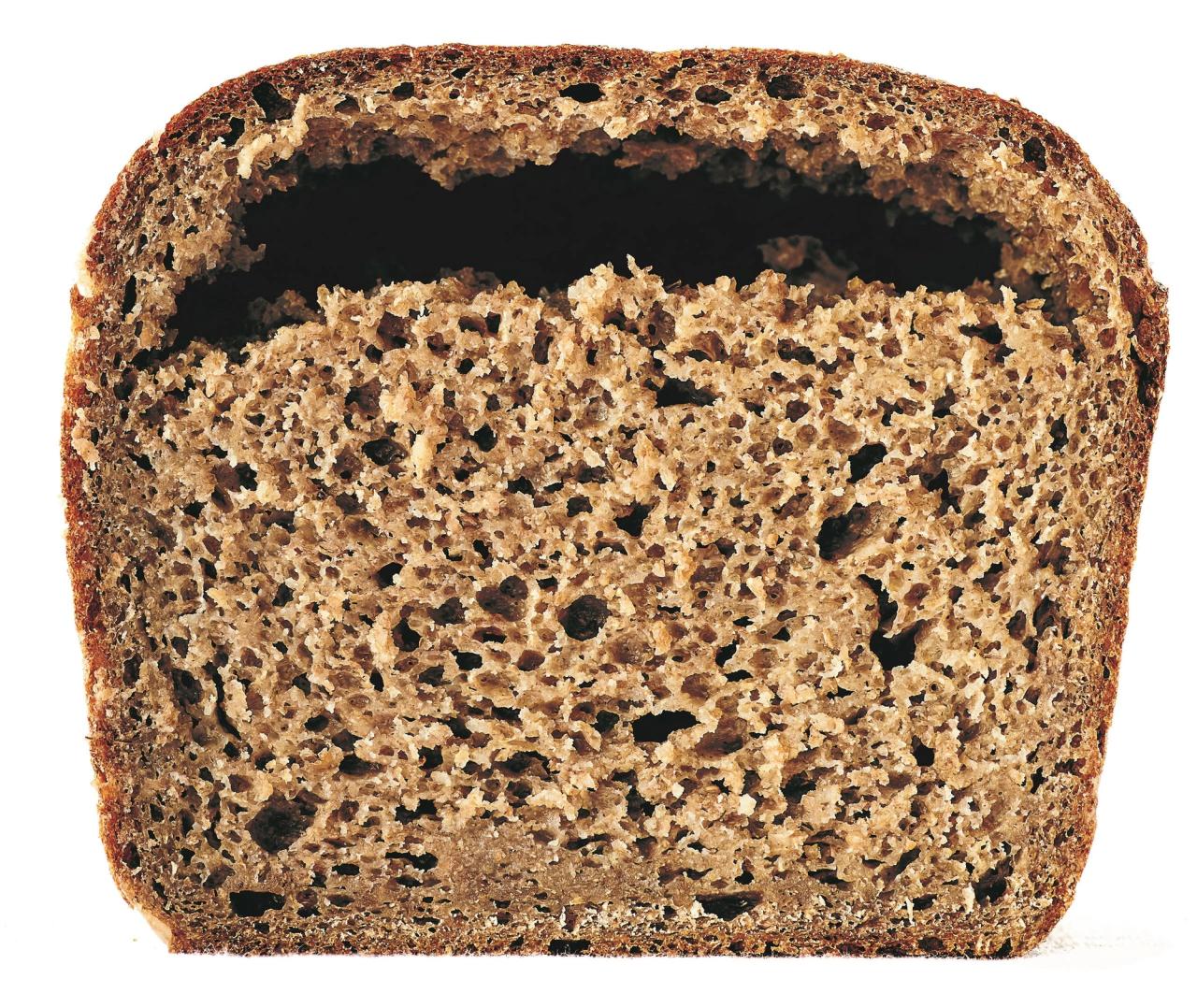 Hul under skorpen og tæt krumme nederst i brødet