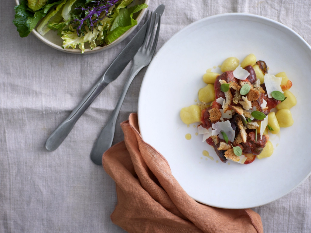 Mad på tværs af generationer: En guide i at lave madklub på plejehjem