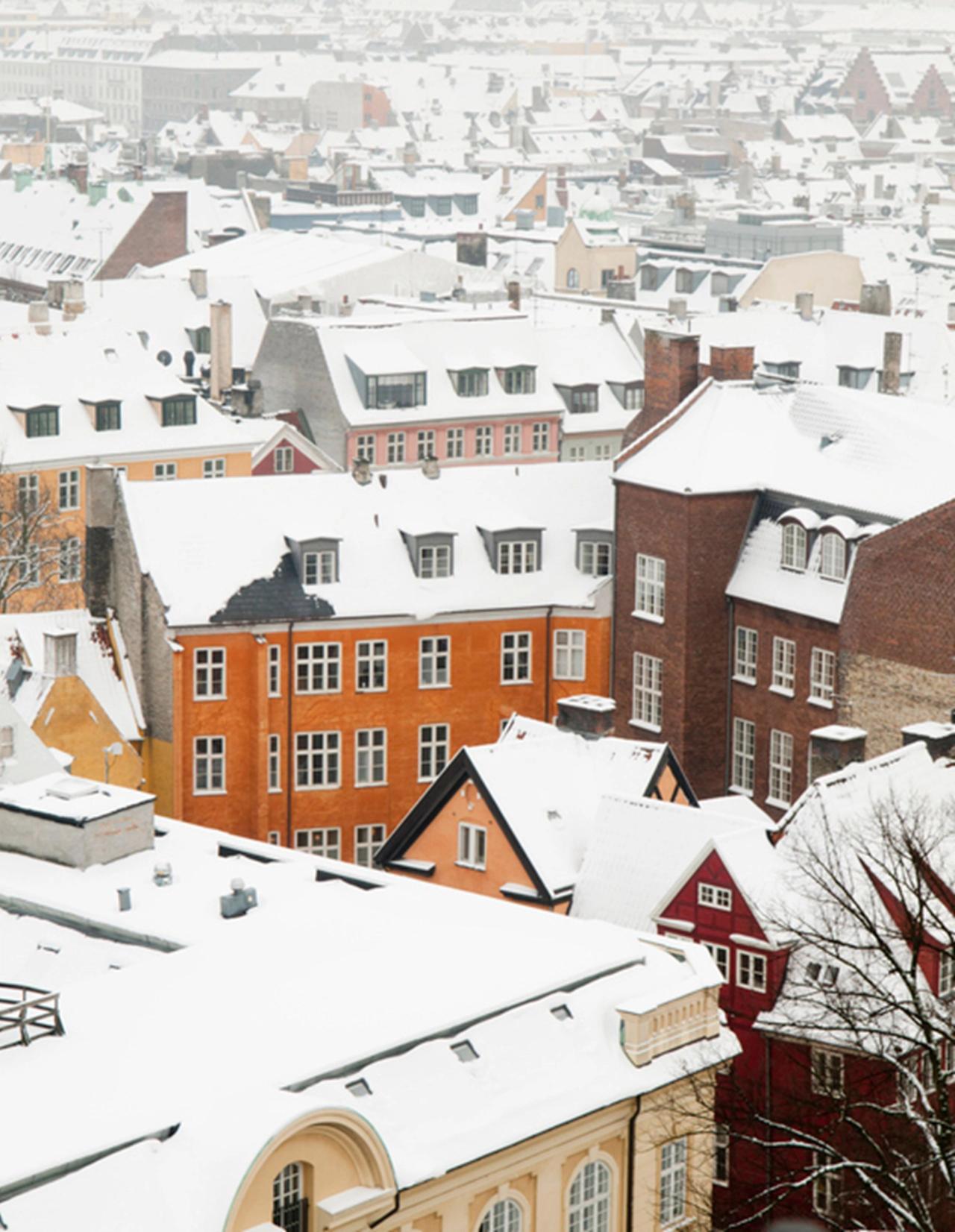 Julefilm over byens tage – varm kakao og magi i luften