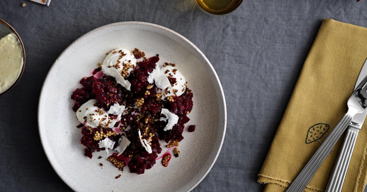 Rødbedetatar med rygeostcreme