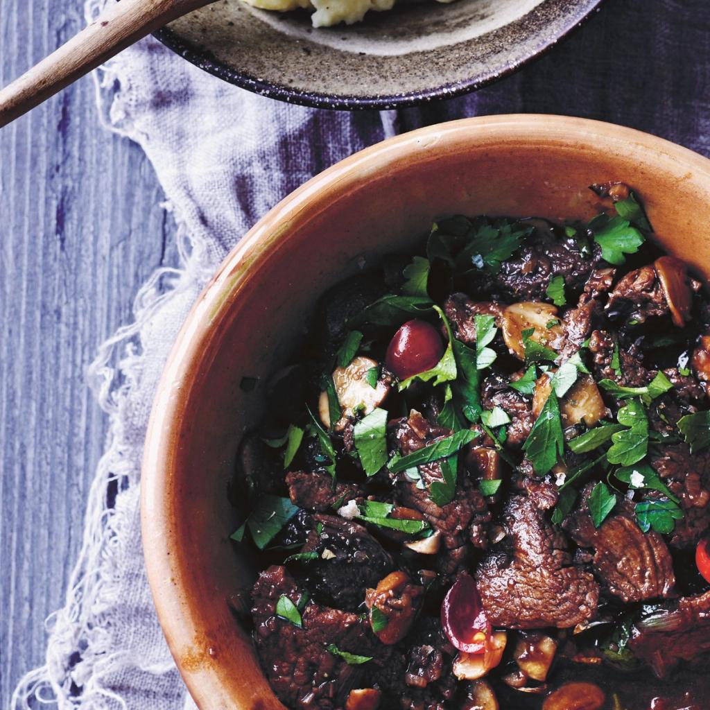 Bøf stroganoff med kartoffelmos