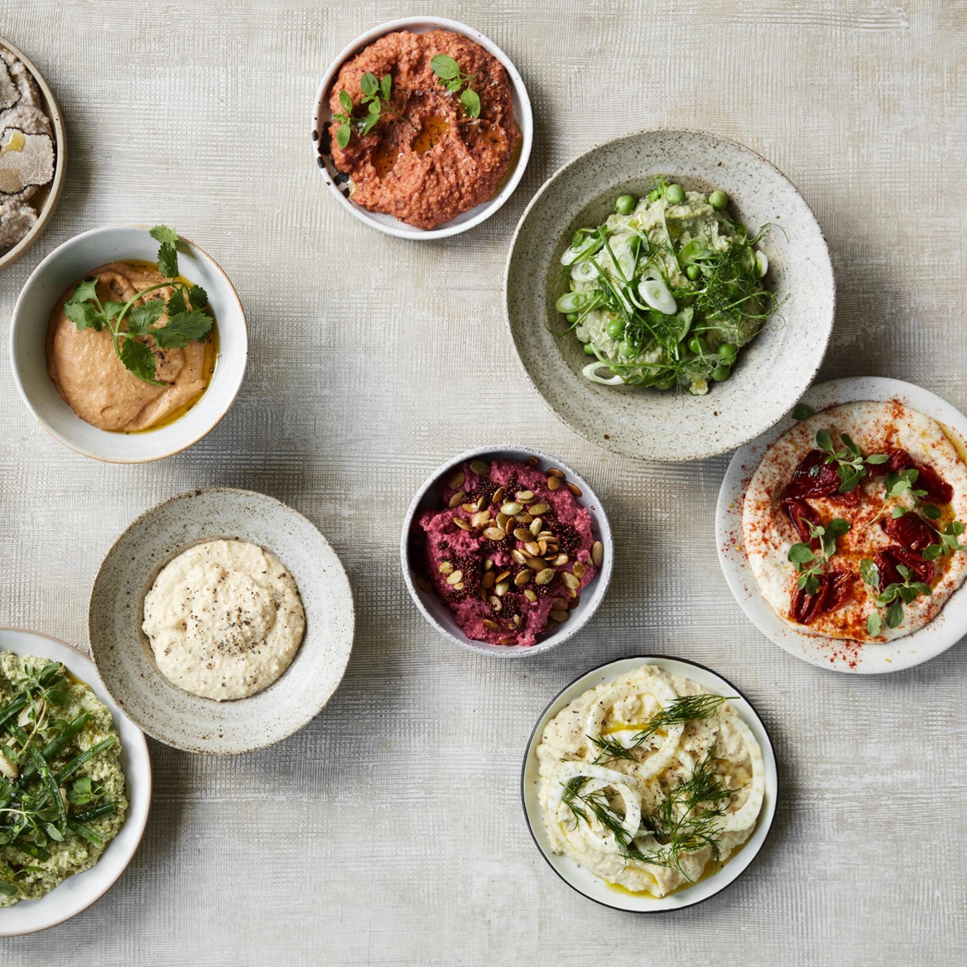 Flækærtehummus med krondild og rygeost