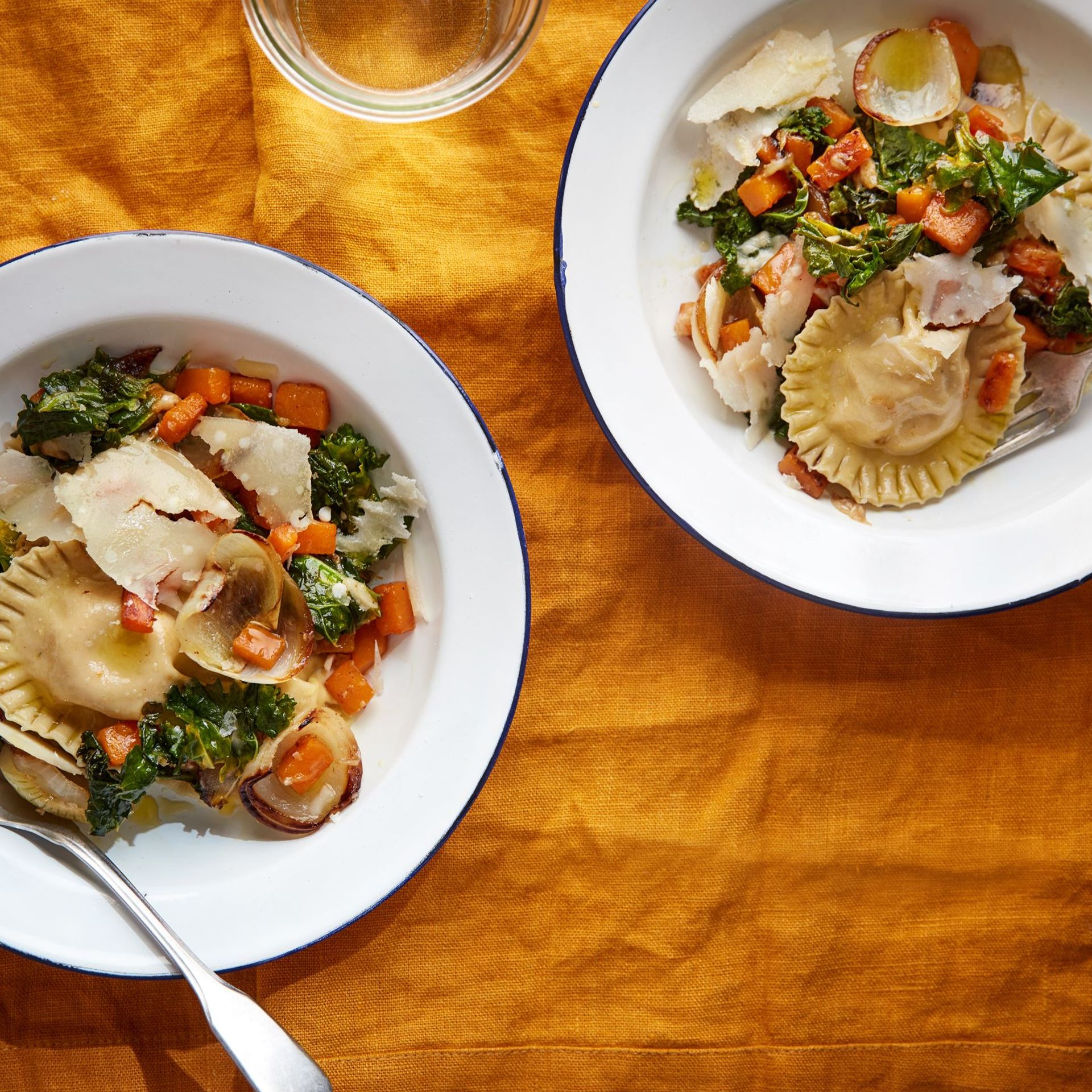 Fyldt pasta med græskar og kål