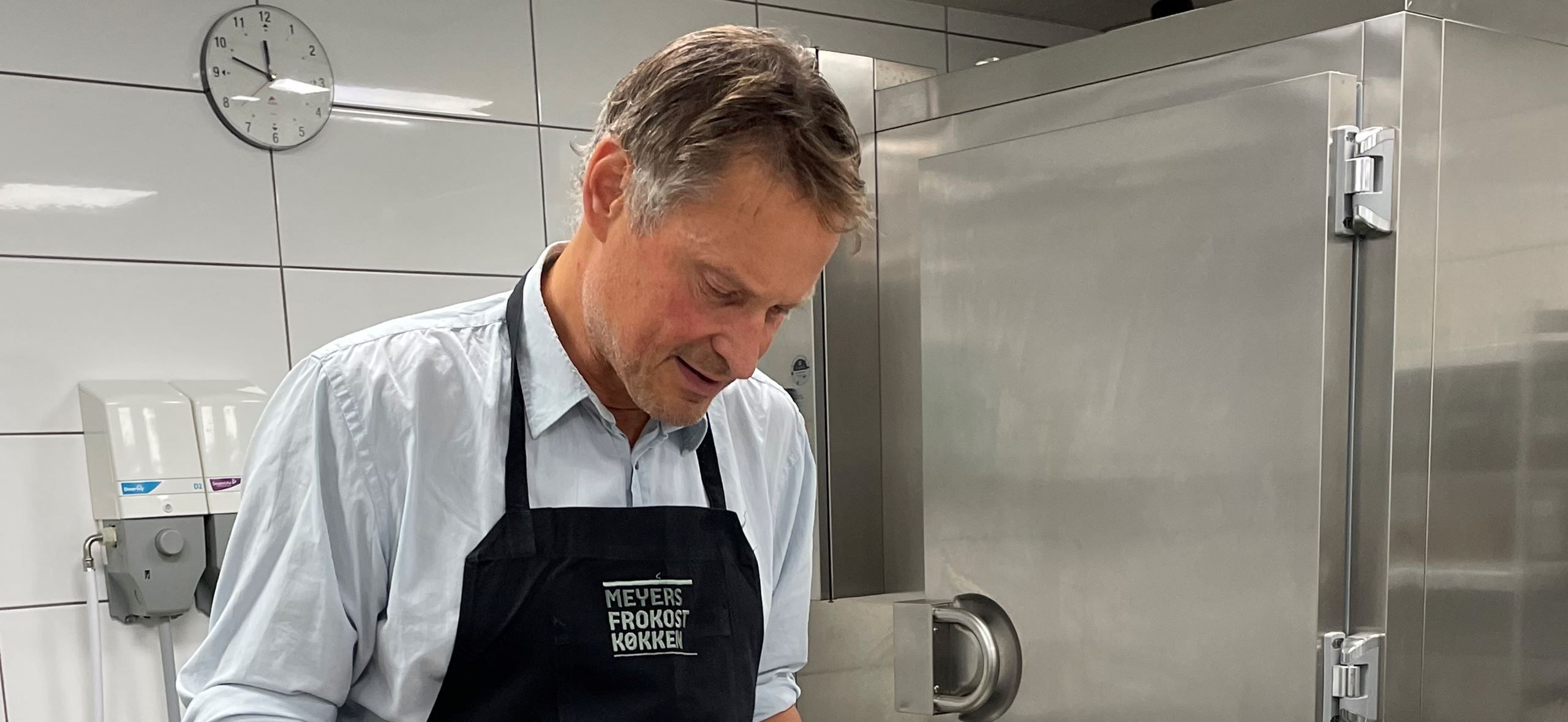 Mød Claus Meyer som er køkkenchef for en dag​​​​‌﻿‍﻿​‍​‍‌‍﻿﻿‌﻿​‍‌‍‍‌‌‍‌﻿‌‍‍‌‌‍﻿‍​‍​‍​﻿‍‍​‍​‍‌﻿​﻿‌‍​‌‌‍﻿‍‌‍‍‌‌﻿‌​‌﻿‍‌​‍﻿‍‌‍‍‌‌‍﻿﻿​‍​‍​‍﻿​​‍​‍‌‍‍​‌﻿​‍‌‍‌‌‌‍‌‍​‍​‍​﻿‍‍​‍​‍‌‍‍​‌﻿‌​‌﻿‌​‌﻿​​​﻿‍‍​‍﻿﻿​‍﻿﻿‌‍﻿​‌‍﻿﻿‌‍​﻿‌‍​‌‌‍﻿​‌‍‍​‌‍﻿﻿‌﻿​﻿‌﻿‌​​﻿‍‍​﻿​﻿​﻿​﻿​﻿​﻿​﻿​﻿​‍﻿﻿‌‍‍‌‌‍﻿‍‌﻿‌​‌‍‌‌‌‍﻿‍‌﻿‌​​‍﻿﻿‌‍‌‌‌‍‌​‌‍‍‌‌﻿‌​​‍﻿﻿‌‍﻿‌‌‍﻿﻿‌‍‌​‌‍‌‌​﻿﻿‌‌﻿​​‌﻿​‍‌‍‌‌‌﻿​﻿‌‍‌‌‌‍﻿‍‌﻿‌​‌‍​‌‌﻿‌​‌‍‍‌‌‍﻿﻿‌‍﻿‍​﻿‍﻿‌‍‍‌‌‍‌​​﻿﻿‌​﻿​‍​﻿‌‌‌‍​‍‌‍​‌‌‍​‍​﻿‌﻿​﻿​‍​﻿‌​​‍﻿‌‌‍​﻿​﻿​‍​﻿‍‌​﻿‍​​‍﻿‌​﻿‌​‌‍‌‍‌‍​‍​﻿‍​​‍﻿‌‌‍​‍‌‍​‍​﻿​‌‌‍‌​​‍﻿‌​﻿‌​‌‍‌‌​﻿‍‌‌‍​‍‌‍‌​​﻿​﻿‌‍‌‍‌‍‌‌‌‍‌‍​﻿‌‌​﻿‌​​﻿‌‍​﻿‍﻿‌﻿‌​‌﻿‍‌‌﻿​​‌‍‌‌​﻿﻿‌‌‍​‌‌﻿​‍‌﻿‌​‌‍‍‌‌‍​﻿‌‍﻿​‌‍‌‌​﻿‍﻿‌﻿​​‌‍​‌‌﻿‌​‌‍‍​​﻿﻿‌‌‍‍‌‌‍﻿‌‌‍​‌‌‍‌﻿‌‍‌‌​‍﻿‍‌‍​‌‌‍﻿​‌﻿‌​​﻿﻿﻿‌‍​‍‌‍​‌‌﻿​﻿‌‍‌‌‌‌‌‌‌﻿​‍‌‍﻿​​﻿﻿‌‌‍‍​‌﻿‌​‌﻿‌​‌﻿​​​‍‌‌​﻿​﻿‌​​‌​‍‌‌​﻿​‍‌​‌‍​‍‌‌​﻿​‍‌​‌‍‌‍﻿​‌‍﻿﻿‌‍​﻿‌‍​‌‌‍﻿​‌‍‍​‌‍﻿﻿‌﻿​﻿‌﻿‌​​‍‌‌​﻿​﻿‌​​‌​﻿​﻿​﻿​﻿​﻿​﻿​﻿​﻿​‍‌‍‌‍‍‌‌‍‌​​﻿﻿‌​﻿​‍​﻿‌‌‌‍​‍‌‍​‌‌‍​‍​﻿‌﻿​﻿​‍​﻿‌​​‍﻿‌‌‍​﻿​﻿​‍​﻿‍‌​﻿‍​​‍﻿‌​﻿‌​‌‍‌‍‌‍​‍​﻿‍​​‍﻿‌‌‍​‍‌‍​‍​﻿​‌‌‍‌​​‍﻿‌​﻿‌​‌‍‌‌​﻿‍‌‌‍​‍‌‍‌​​﻿​﻿‌‍‌‍‌‍‌‌‌‍‌‍​﻿‌‌​﻿‌​​﻿‌‍​‍‌‍‌﻿‌​‌﻿‍‌‌﻿​​‌‍‌‌​﻿﻿‌‌‍​‌‌﻿​‍‌﻿‌​‌‍‍‌‌‍​﻿‌‍﻿​‌‍‌‌​‍‌‍‌﻿​​‌‍​‌‌﻿‌​‌‍‍​​﻿﻿‌‌‍‍‌‌‍﻿‌‌‍​‌‌‍‌﻿‌‍‌‌​‍﻿‍‌‍​‌‌‍﻿​‌﻿‌​​‍‌‍‌﻿​​‌‍‌‌‌﻿​‍‌﻿​﻿‌﻿​​‌‍‌‌‌‍​﻿‌﻿‌​‌‍‍‌‌﻿‌‍‌‍‌‌​﻿﻿‌‌﻿​​‌﻿‌‌‌‍​‍‌‍﻿​‌‍‍‌‌﻿​﻿‌‍‍​‌‍‌‌‌‍‌​​‍​‍‌﻿﻿‌
