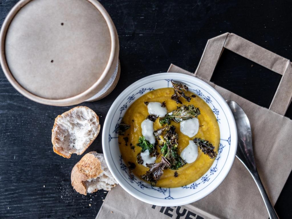 1 år efter første lockdown: Sådan har Corona været med til at forme fremtidens kantine