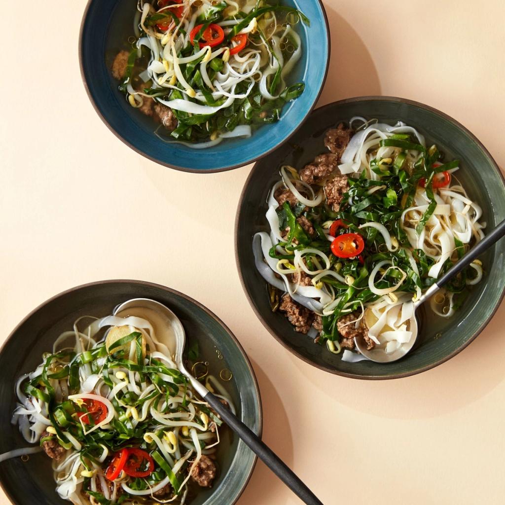 Hurtig nudelsuppe med oksekød