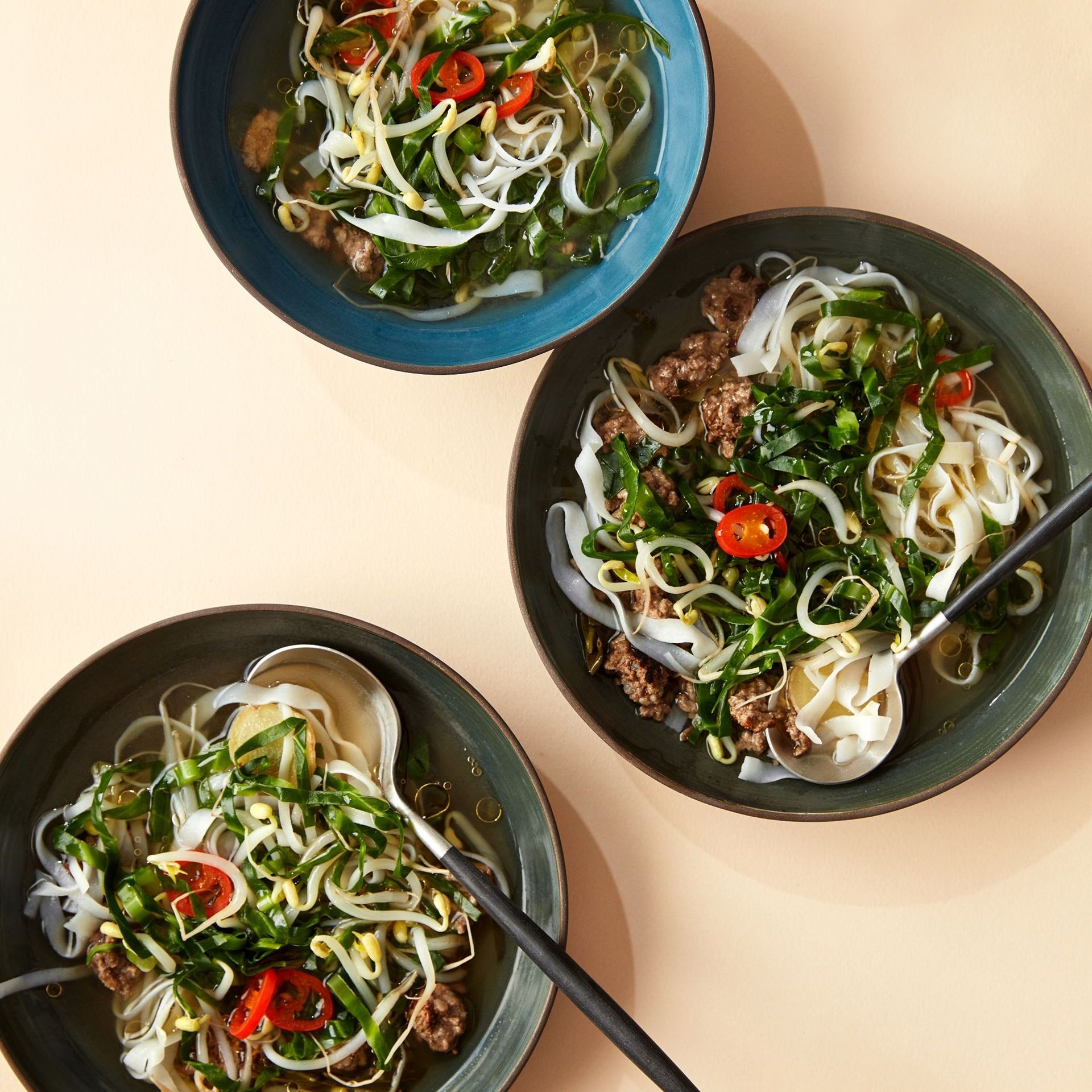 Hurtig nudelsuppe med oksekød