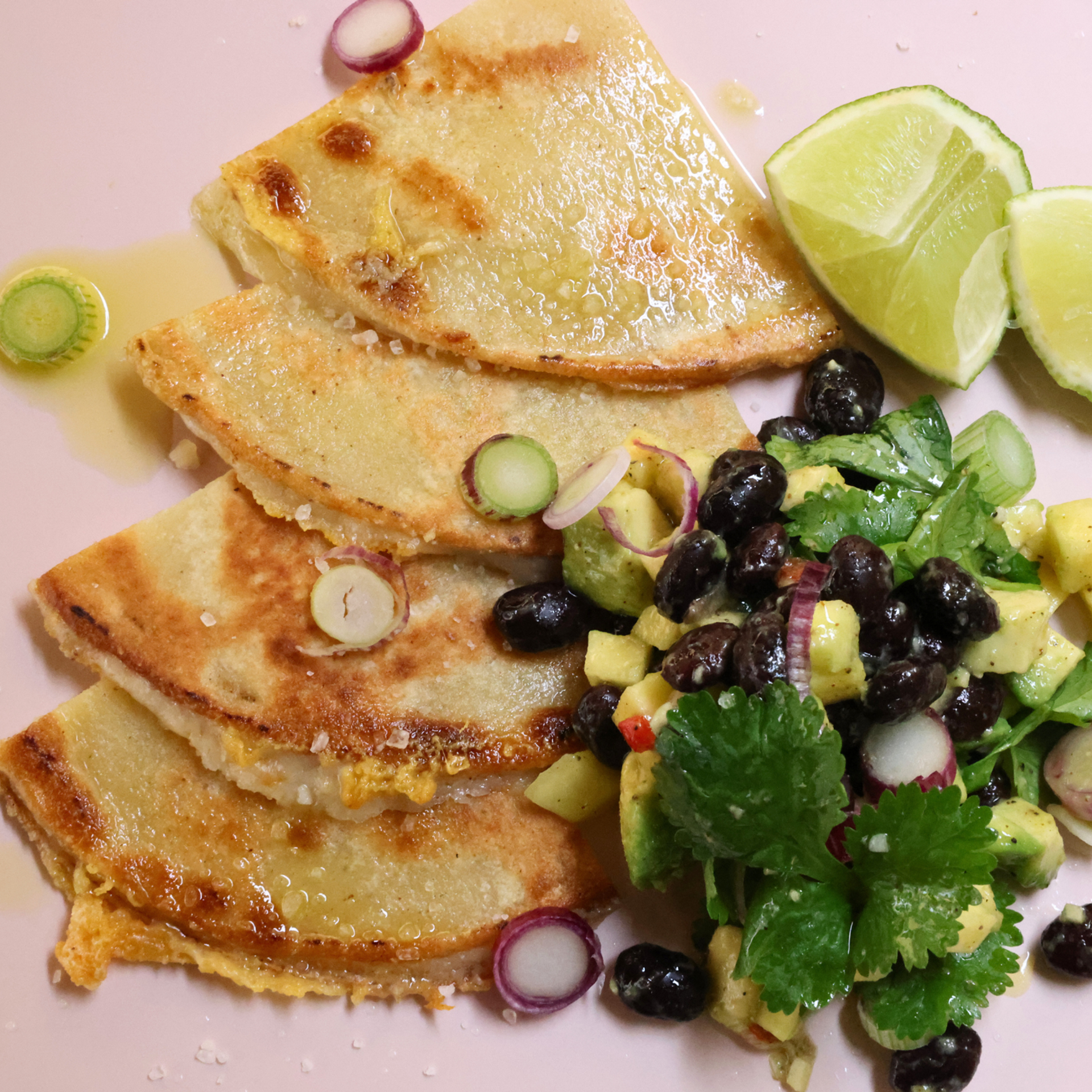 Quesadilla med sort bønnesalsa