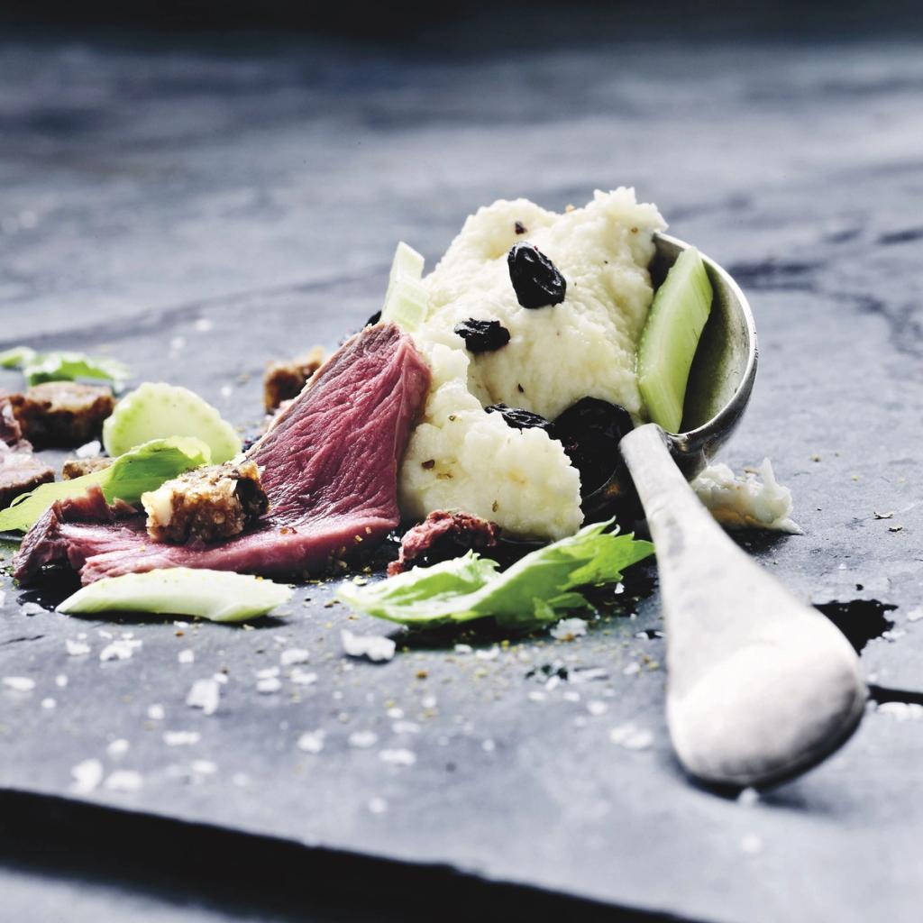 Enebærglaseret andebryst med selleripuré