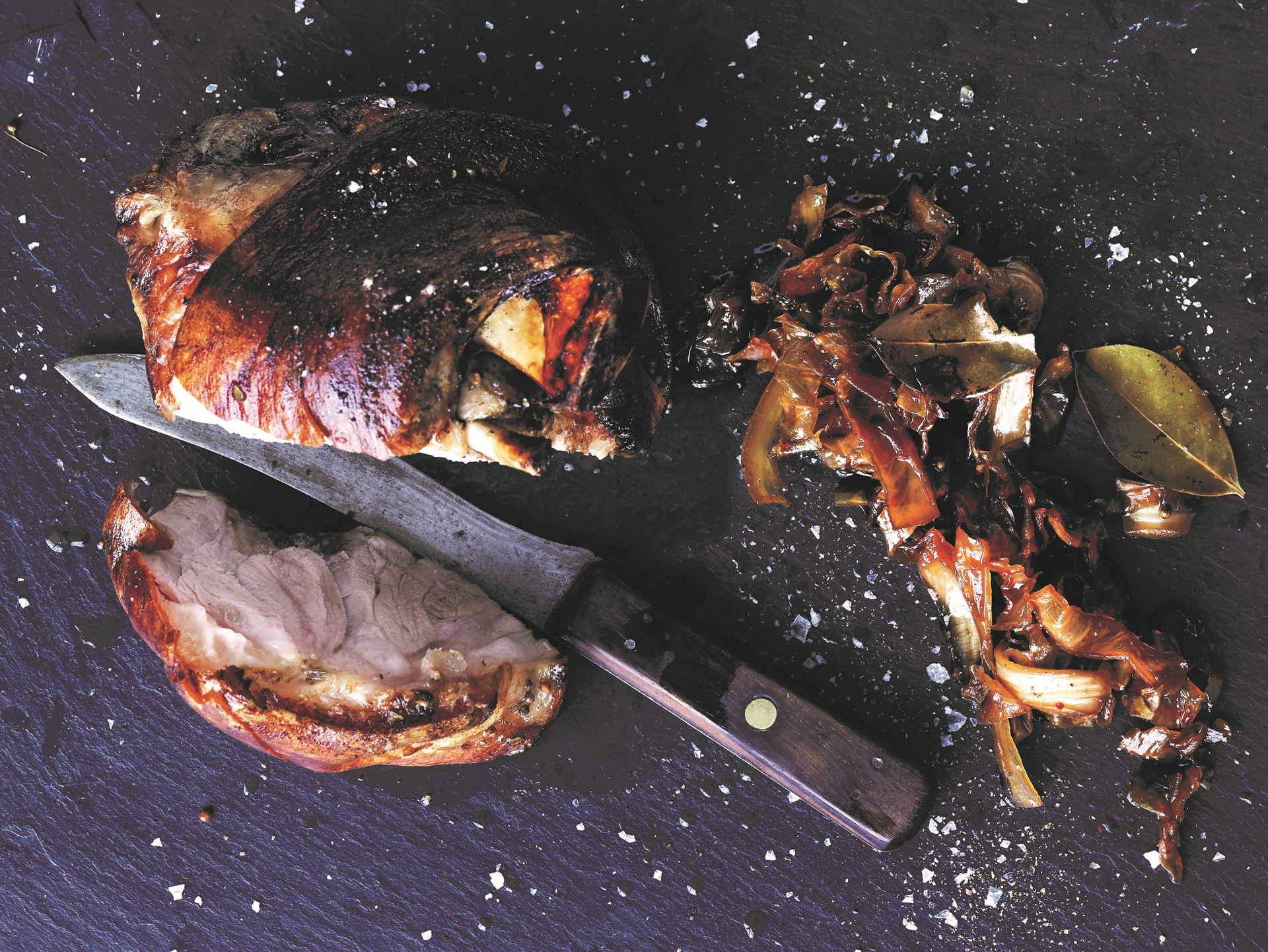 Braiseret svineskank med brunkål