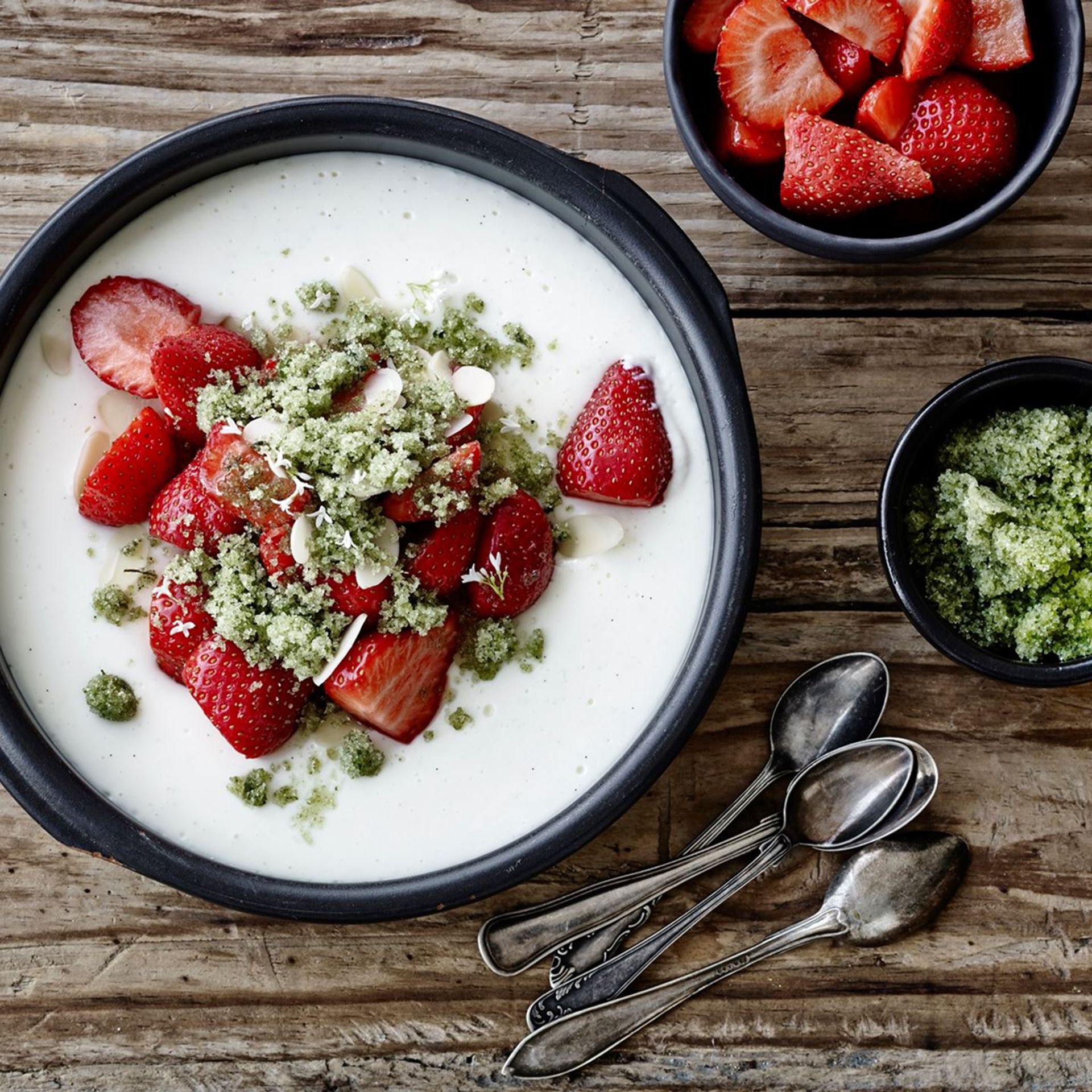 Jordbær med estragonsukker og mælk