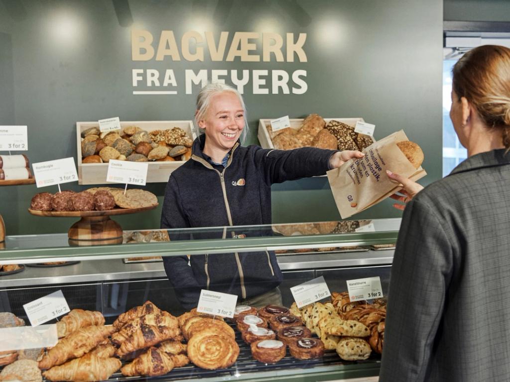 Nu kan du købe ølandsboller og hindbærsnitter fra Meyers hos Q8 