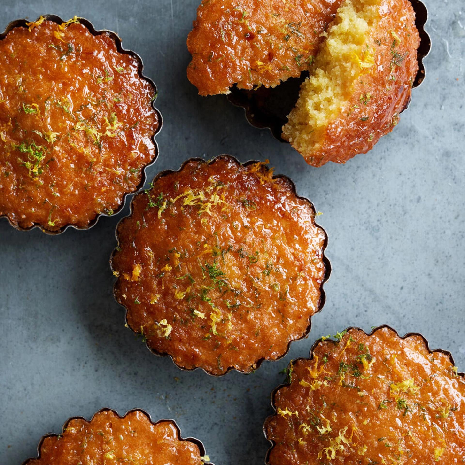 Ærtemazarin med citrus - serveret med vanilje-cremefraiche