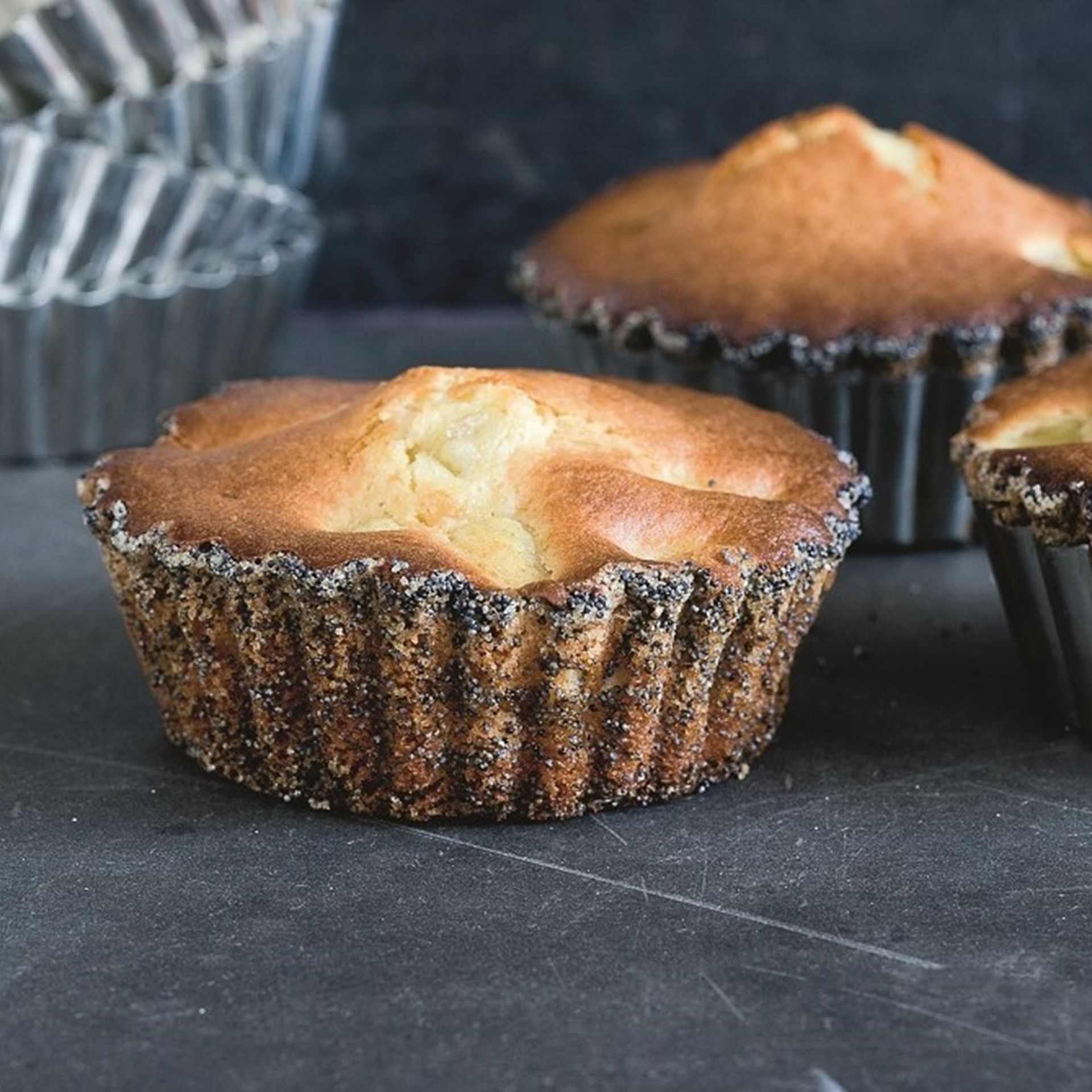 Små mandelsandkager med karamelliseret pære