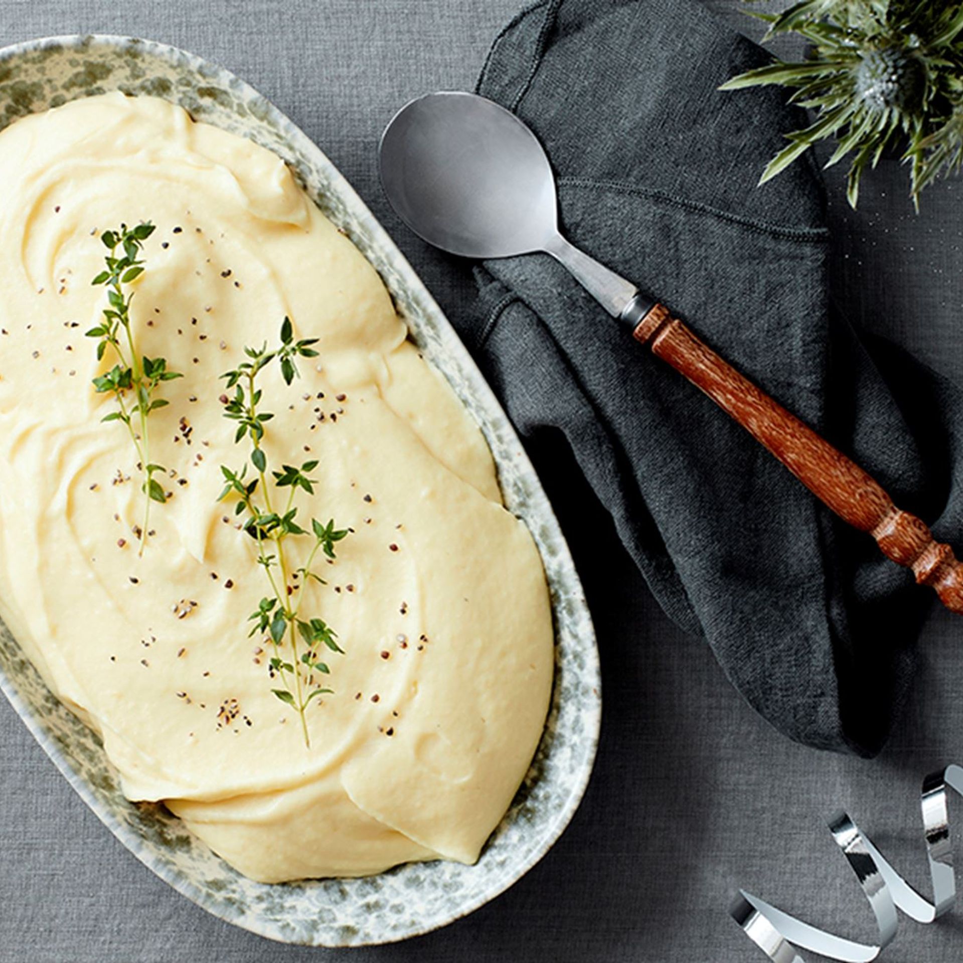 Luftig kartoffelcreme med confiteret persillerod