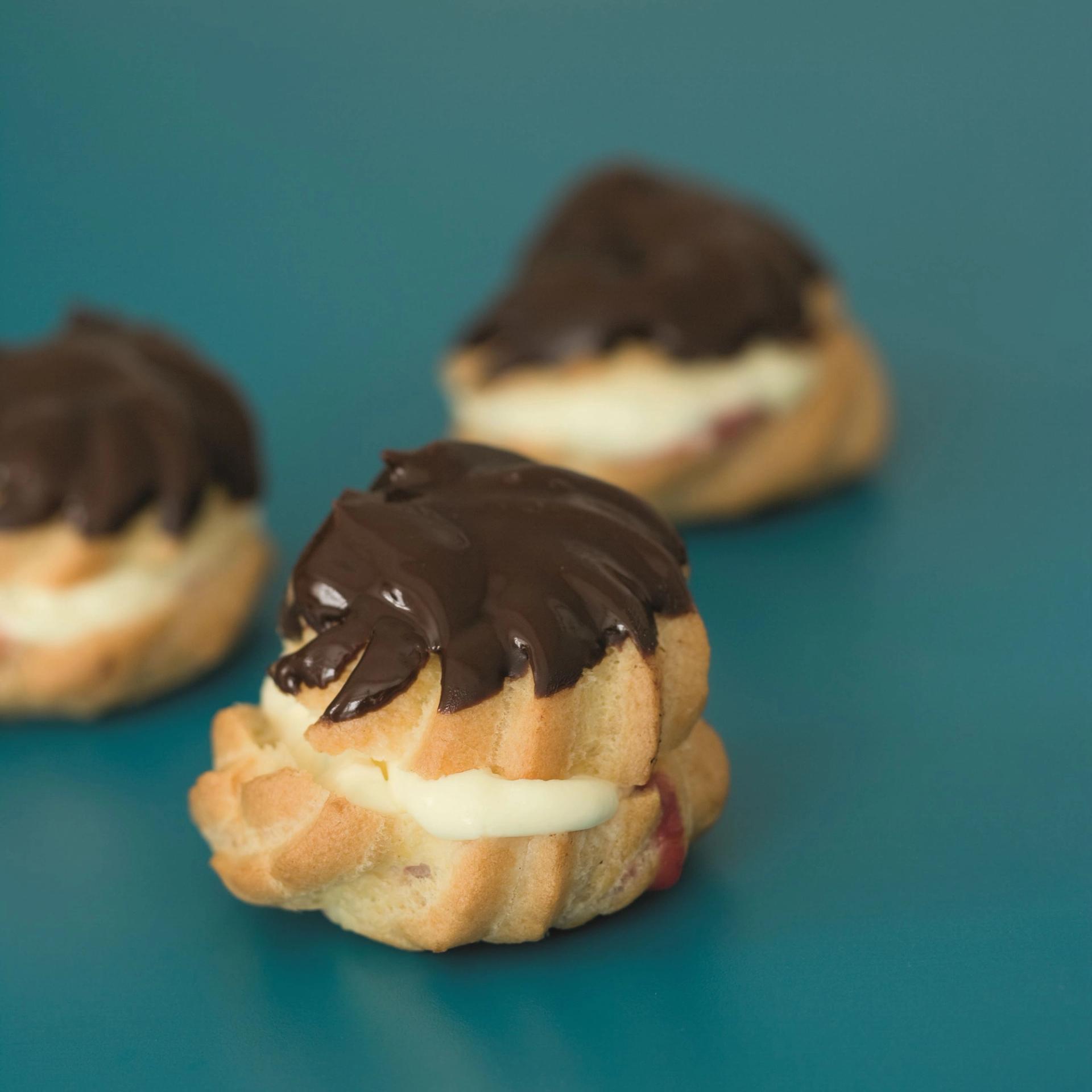 Vandbakkelser med geraniumcreme