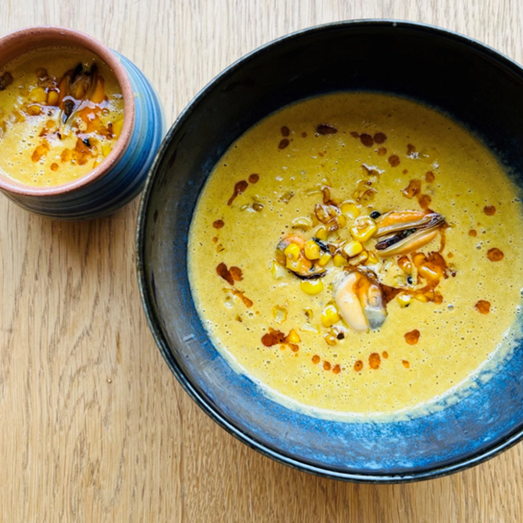 Cremet muslingesuppe med majs