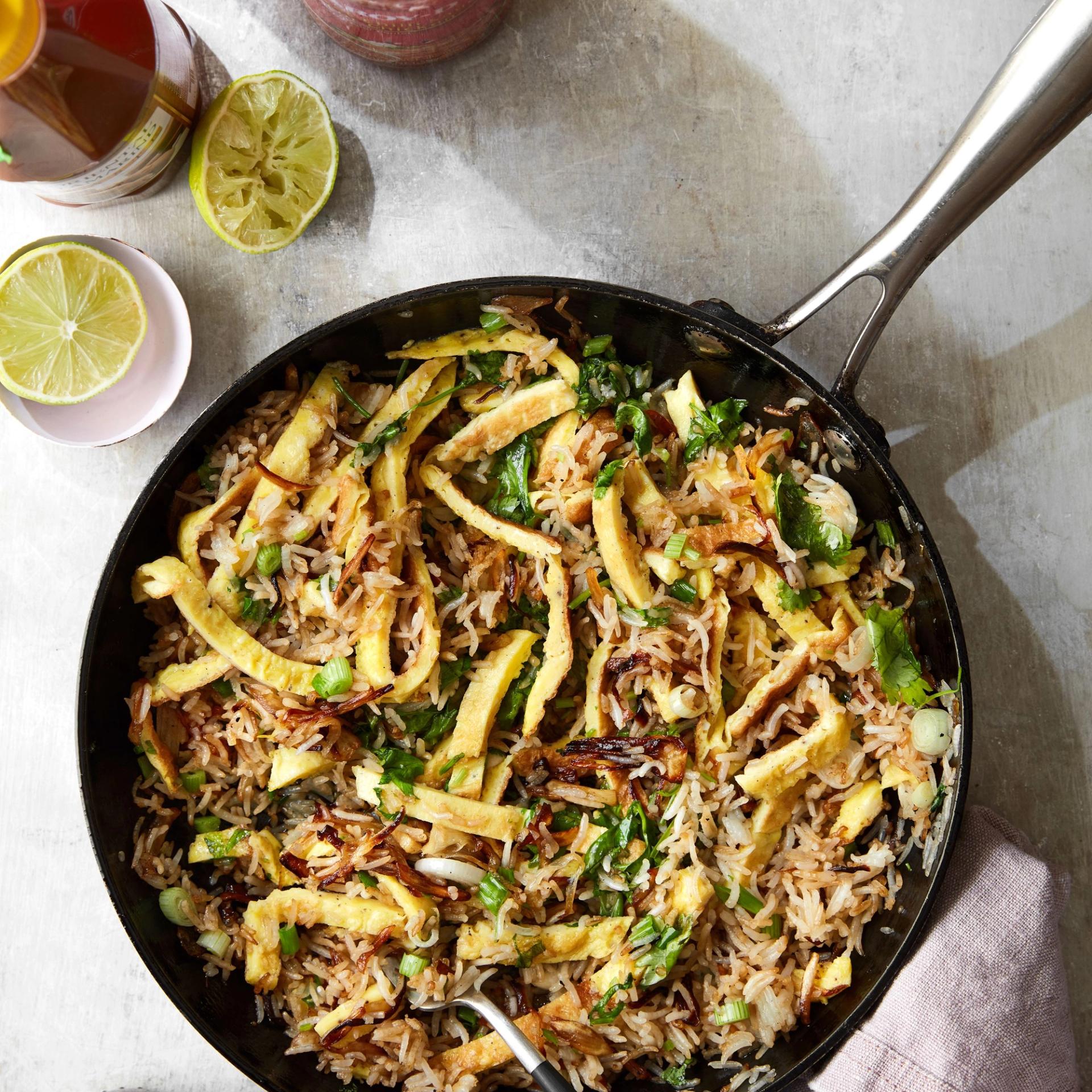 Stegte ris med æg og sprødt hvidløg