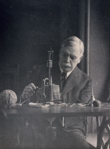 Linn Boyd Benton operating the pantograph