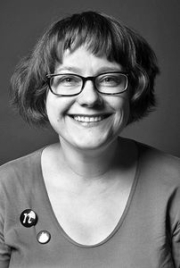Portrait of Nina Stössinger, wearing a Nordvest button. Photo by Marc Eckardt.