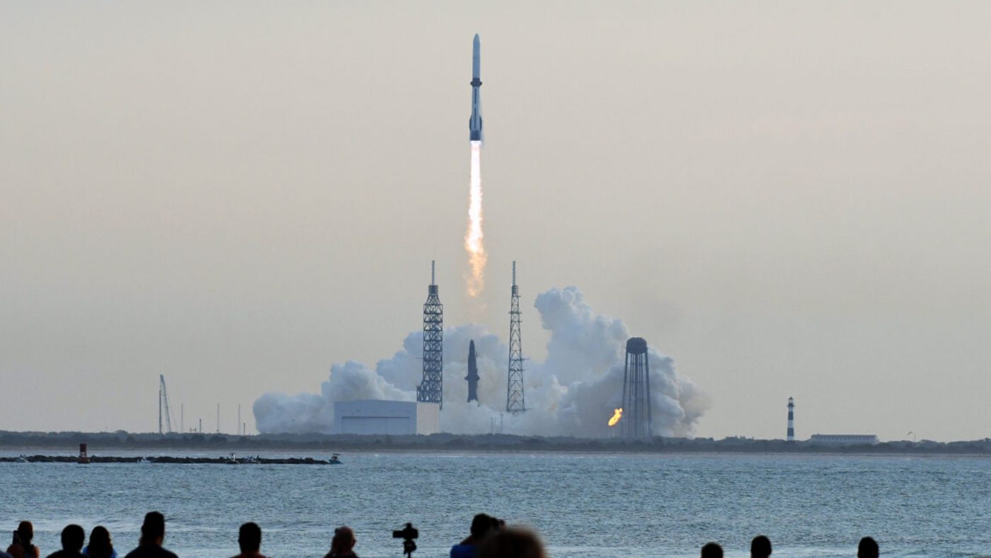 Blue Origin Sukses Pakai Ulang Roket, tapi Ada Masalah di Upper Stage