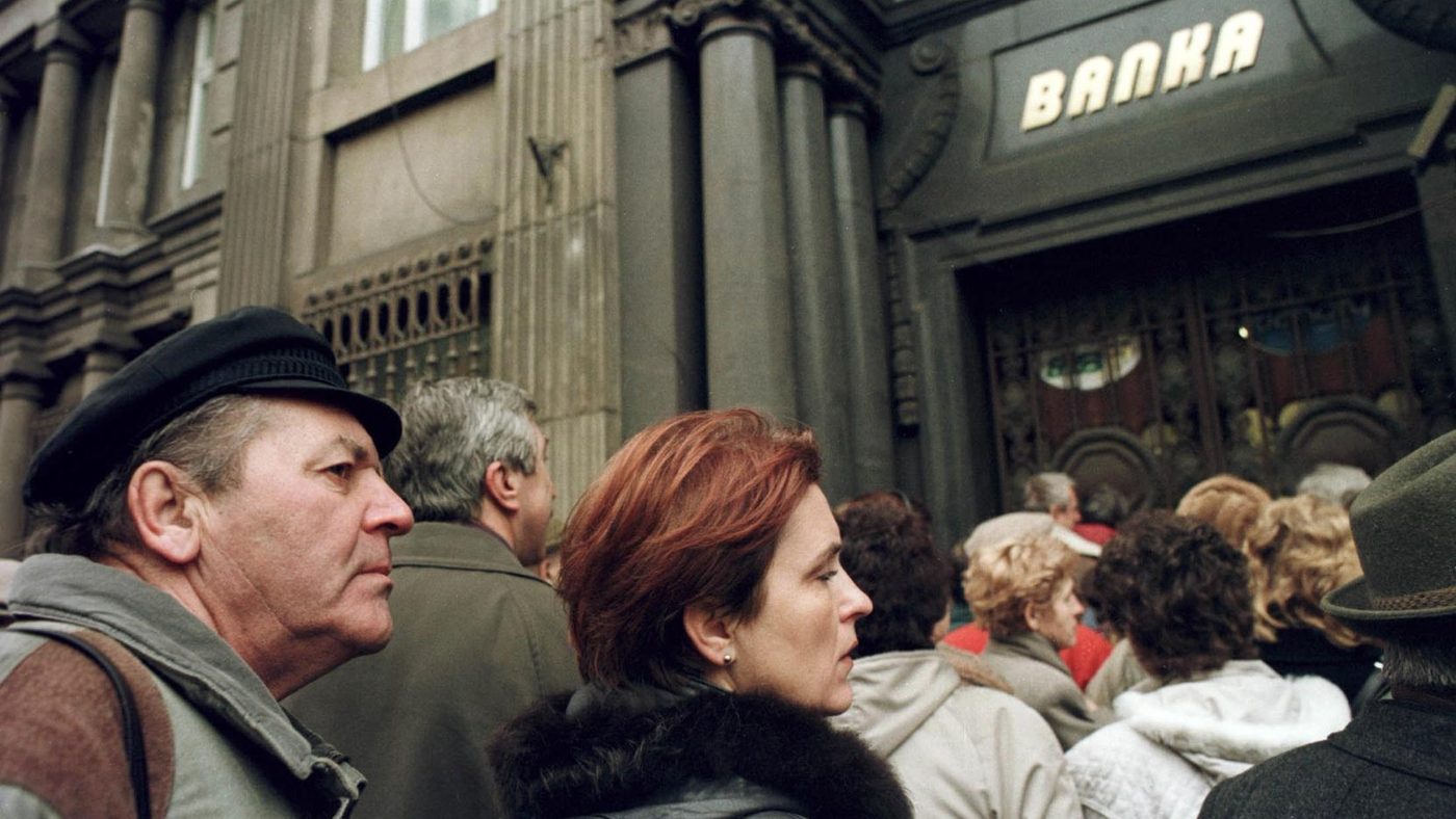 DeFi Yields Anjlok, Tabungan Bank Jadi Lebih Menarik?