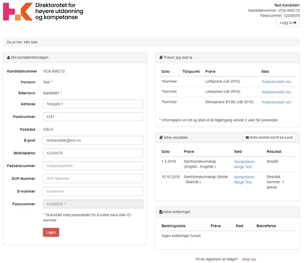 Bildet er et skjermbilde av alt du ser når du er logget inn. Øverst til venstre er logoen til Direktoratet for høyere utdanning og kompetanse. Øverst til høyre står informasjon om personen som er logget inn i eksempelet: Navn, kandidatnummer og passnummer, samt en knapp hvor det står «Logg ut». På venstre side er det et stort område hvor kontaktinformasjonen til personen som er logget inn står listet opp. Noe av informasjonen kan redigeres. Under kontaktinformasjonen er det en rød knapp hvor det står «Lagre». På høyre side er det tre områder. Her står først prøvene personen er registrert til, deretter resultatene på prøver som er tatt, med mulighet for å motta karakterutskrift på e-post, og til slutt kvitteringer for betaling. Nederst står det «Vil du registrere en klage» og en lenke hvor det står «Klikk her».