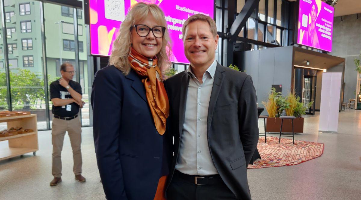 Forsknings- og høyere utdanningsminister Eileen Fugelsnes sammen med Sveinung Skule, direktør i HK-dir