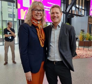 Forsknings- og høyere utdanningsminister Eileen Fugelsnes sammen med Sveinung Skule, direktør i HK-dir