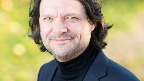 Mann i halvprofil