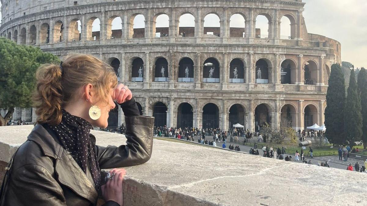 Alva Christinsdatter Mitchell besøker Colosseum i Roma
