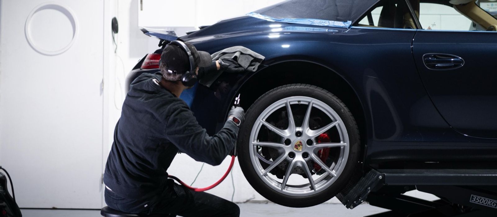 Professional ceramic coating application on a Porsche 991 at Charlie Detailing Utrecht