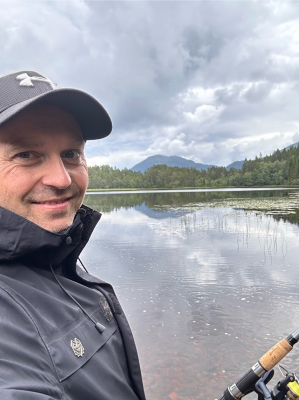 Mann med fiskestang