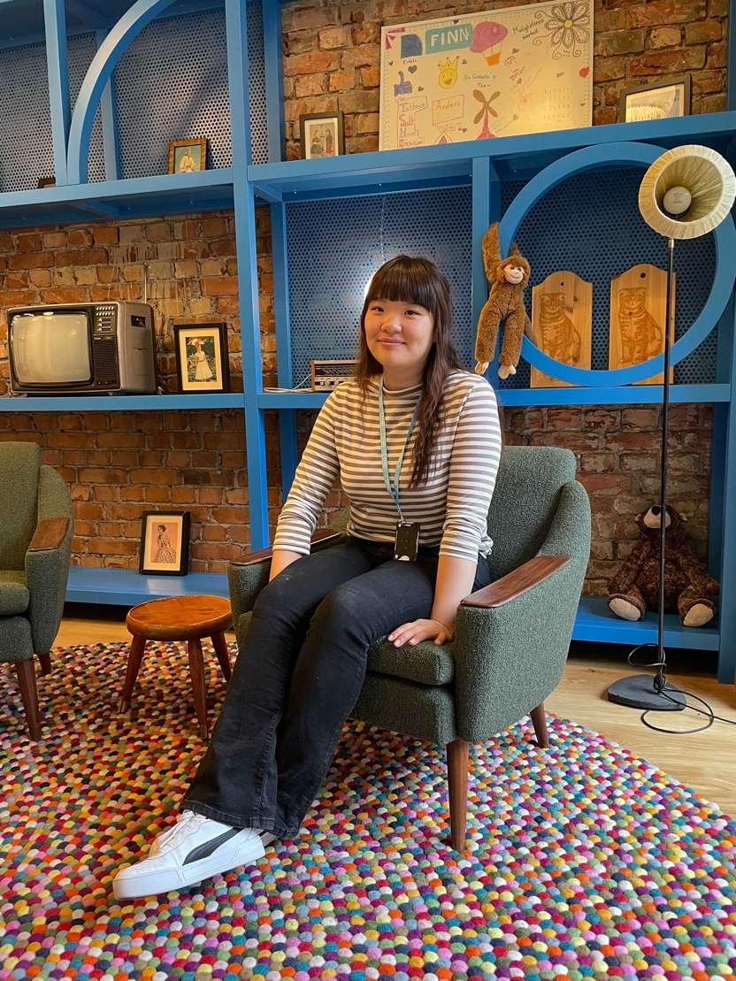 Kvinne på et kontor