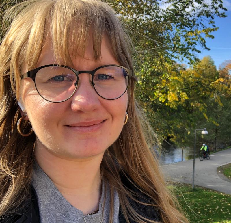Anja ute i sola