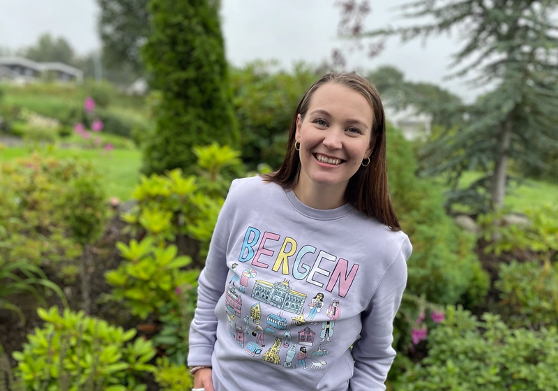 Malin Fjell Olsen i genser som det står Bergen på.