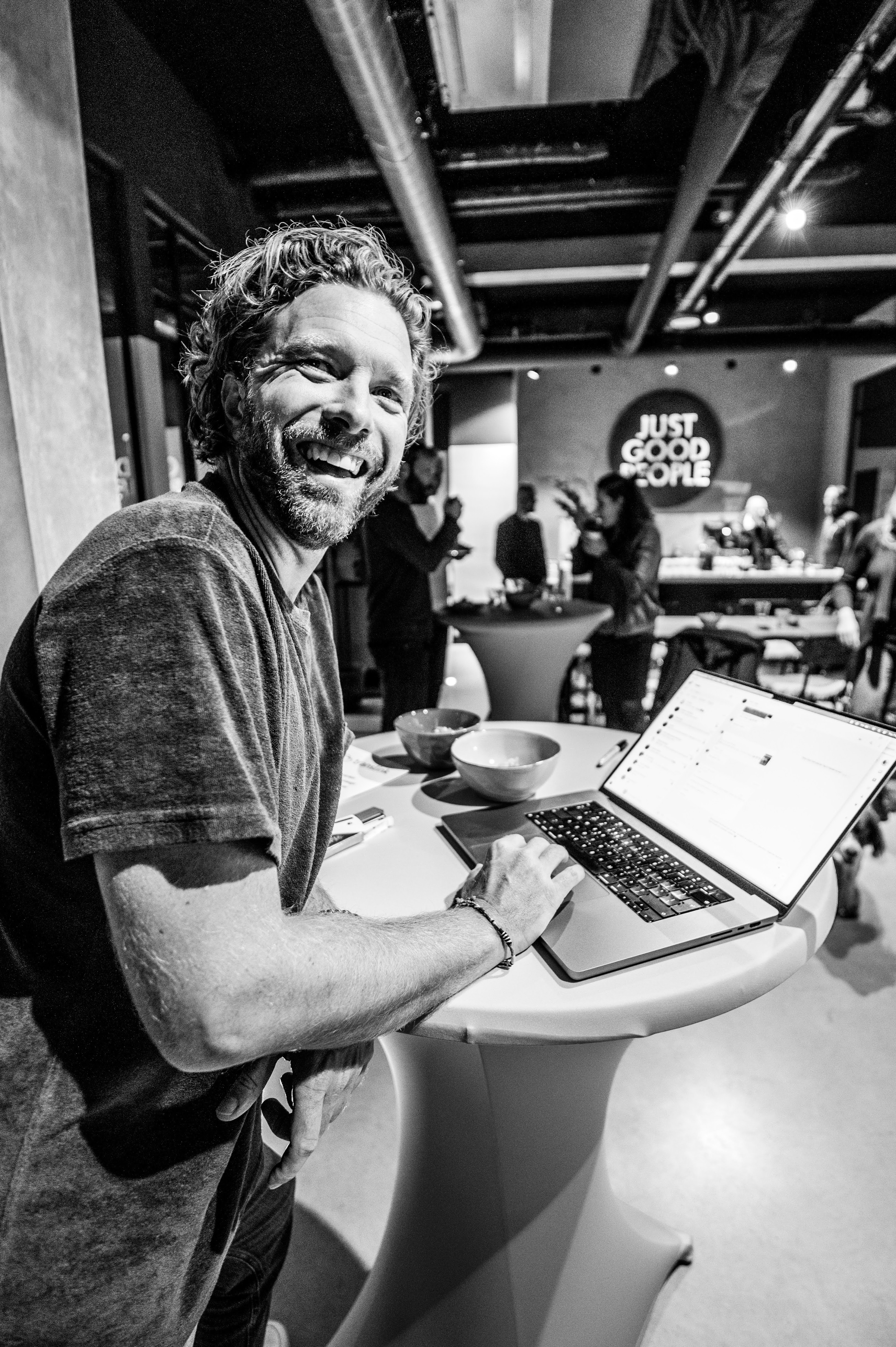 PROJECTEN DIE ERTOE DOEN. MENSEN DIE HET VERSCHIL MAKEN. SAMEN REALISEREN WE VERANDERING MET IMPACT.