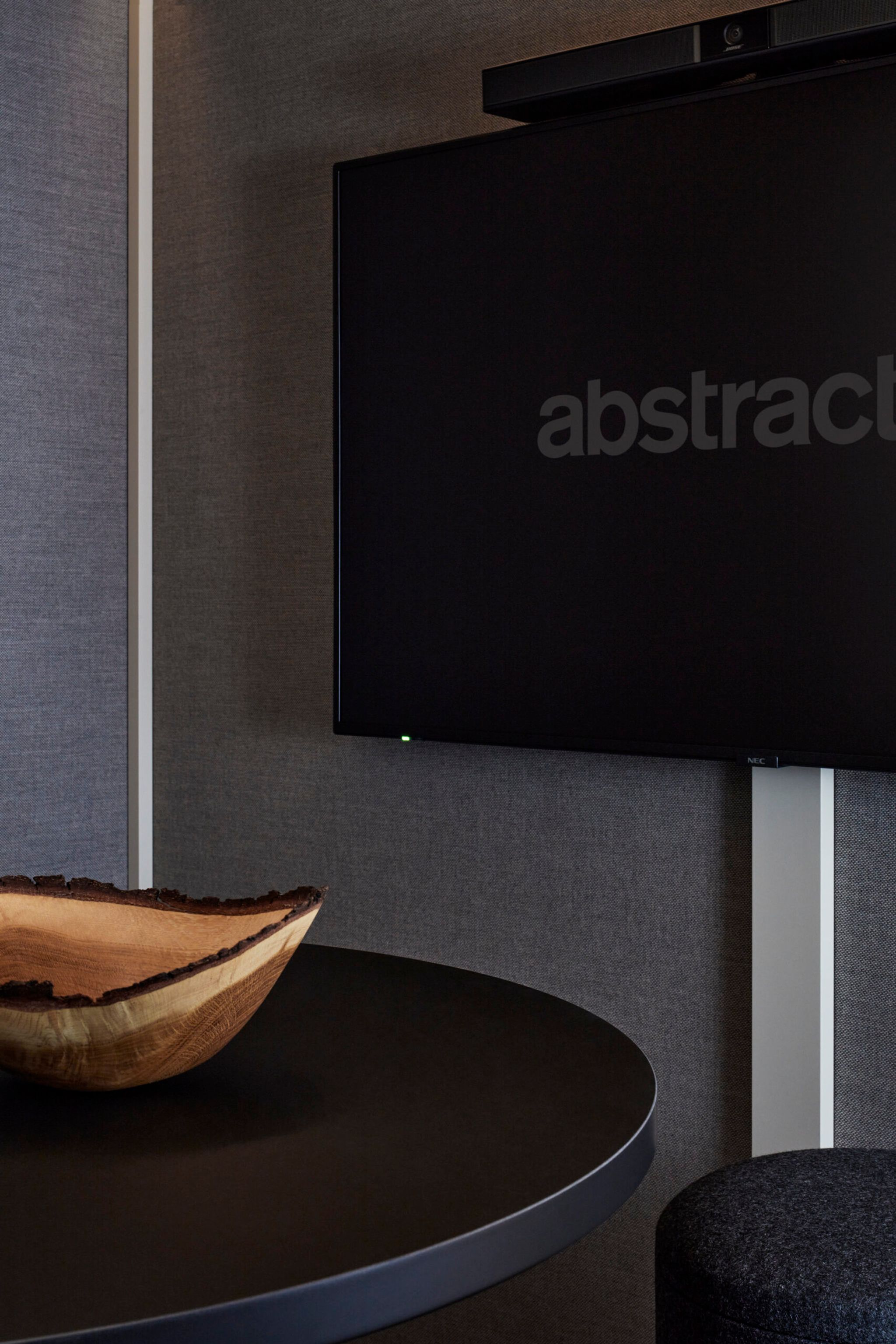 Small dark Zen Pod corner with black table and wooden bowl