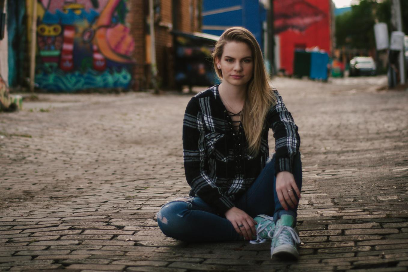 senior girl in alleyway with edgey aesthetic