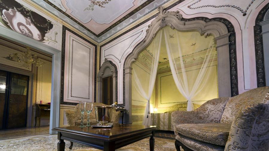 A suite at Villa Cigolotti