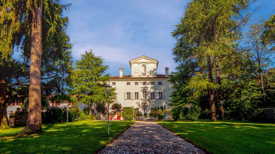 Villa Cigolotti seen from the park