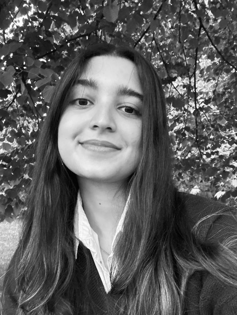 Portrait photo of Sirine Bhouri, AI Research Engineer 